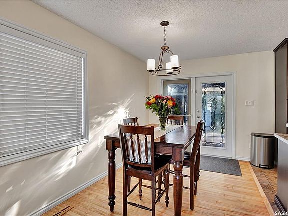 5th image of 226 Charlebois Cres