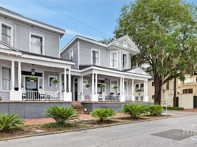 114 W Waldburg St — Photo 3