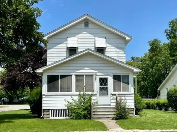 524 Orchard St, Saint Clair, MI 48079