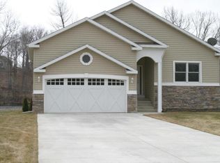 554 Swan River Dr, Benton Harbor, MI 49022
