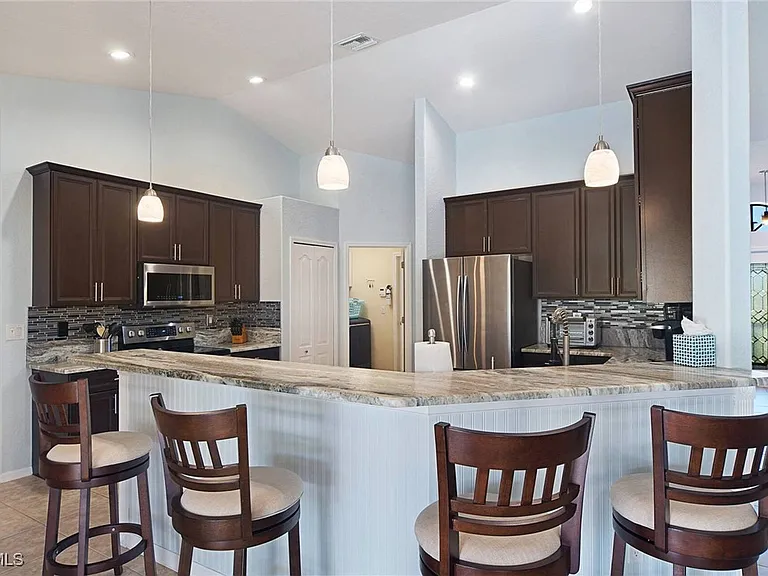 5007 SW 27th Ave — Photo 13