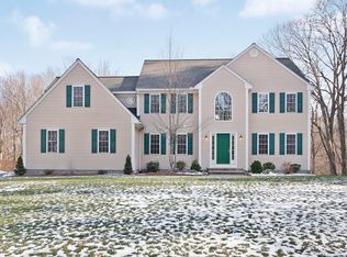 68 Locke Rd, Chelmsford, MA 01824