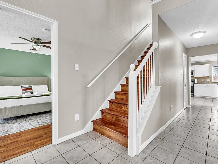 600 Ashcrest Ct — Photo 3