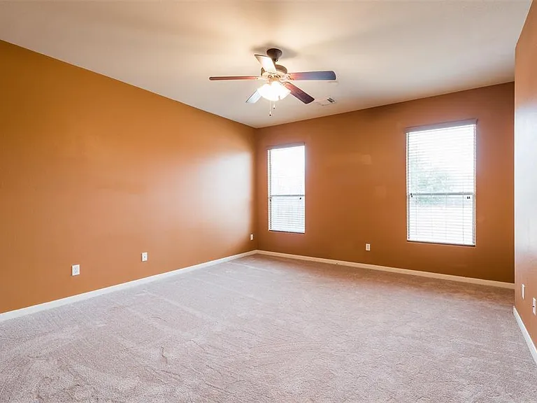 913 Brighton Pl — Photo 16