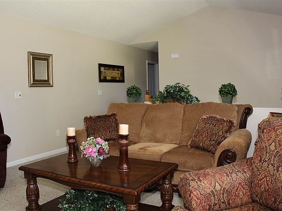 4th image of 400 Marsha Dr