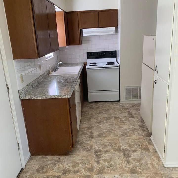 2nd image of 1008 N Wells St