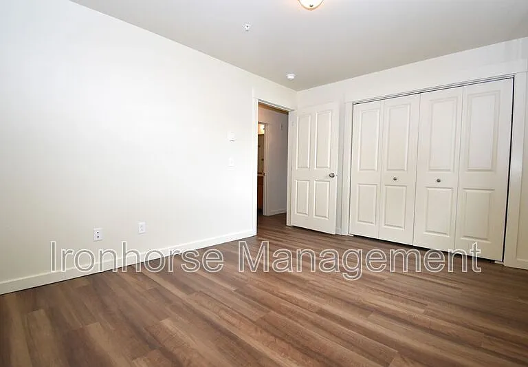 807 W Villard St #13 — Photo 9