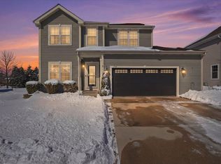 734 Creekwood LANE, West Bend, WI 53095