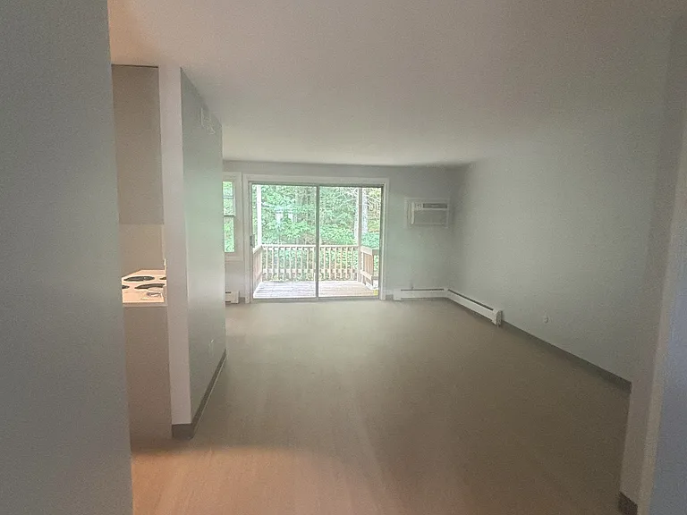 39 Therese Ave — Photo 13