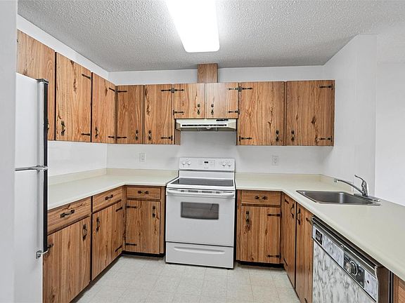 3rd image of 1745 Leighton Rd #206