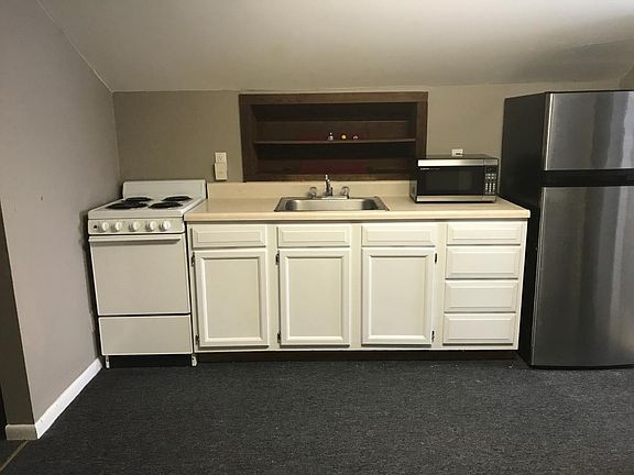5th image of 4402 1/2 Leavenworth St #Dormer