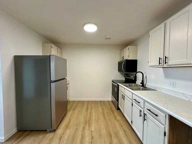 3509 S West Ave — Photo 7