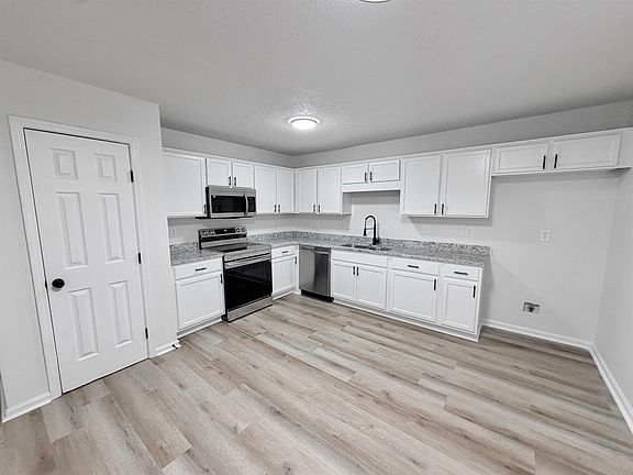 4th image of 6392 N Watkins St