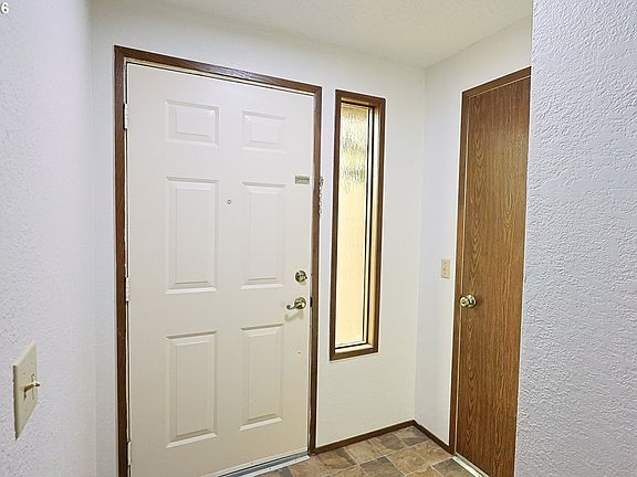 3rd image of 1460 Scott Ln