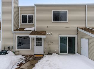 24 Parkview Cir, Grand Forks, ND 58201