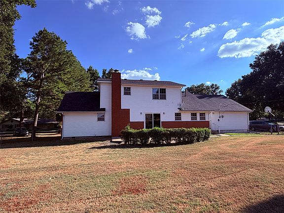 2nd image of 802 W Downing St