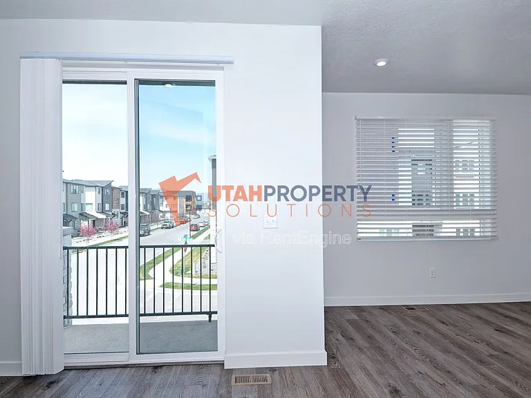 1058 W 360 S — Photo 14
