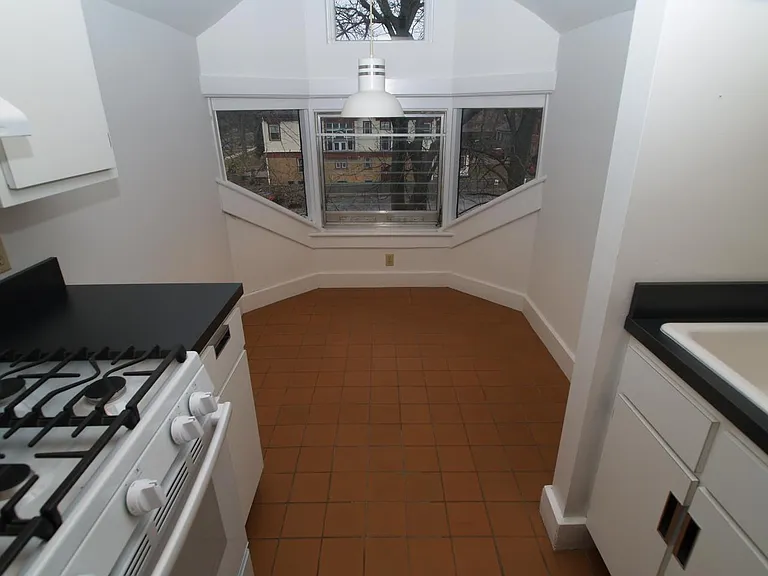 Eat-In-Kitchen