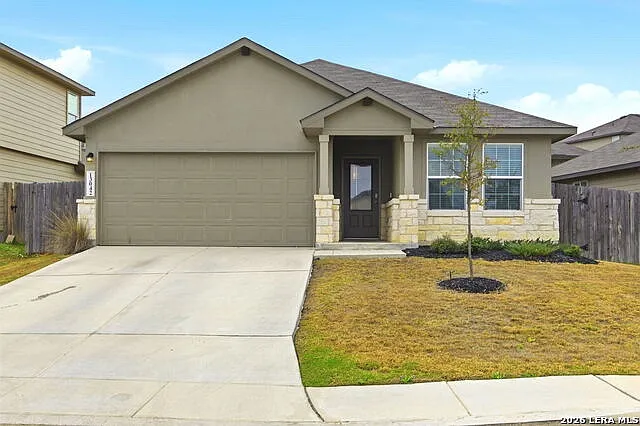 4 bed, 1901 sqft, $2,100 — Photo 1