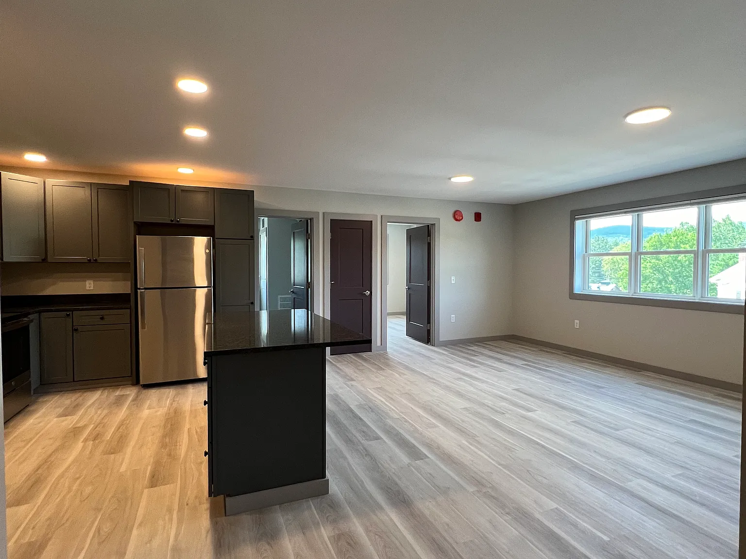 3 bed, 1037 sqft, $2,995 — Photo 2