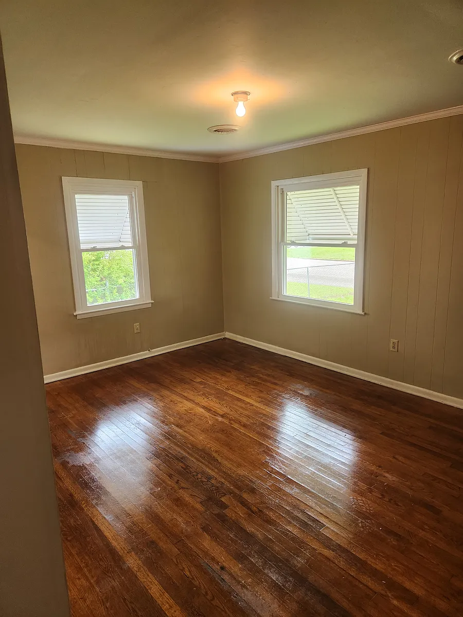 Living room - 202 Gravatt Ave