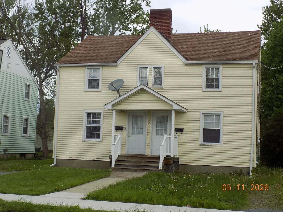 Building Photo - 454 Albert St