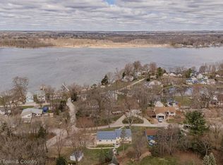 11685 Highridge Dr, Pinckney, MI 48169