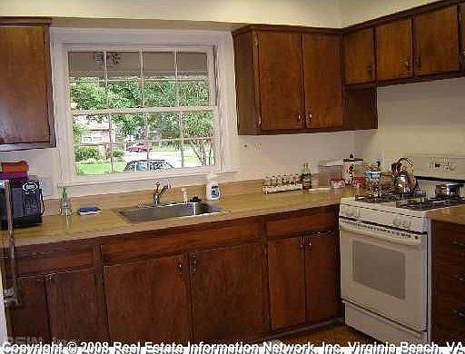5th image of 3028 Edinburgh Dr