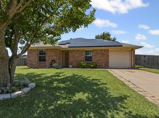 1107 Lynnwood Ct, Cleburne, TX 76033
