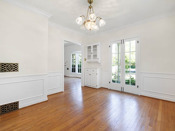 5th image of 1034 E Cypress Ave