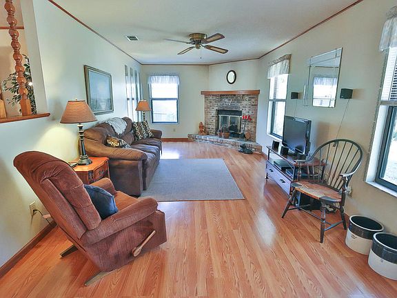 3rd image of 523 Sandy Oaks Blvd