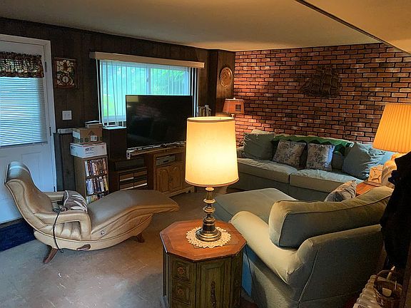 4th image of 27 Ellensue Dr