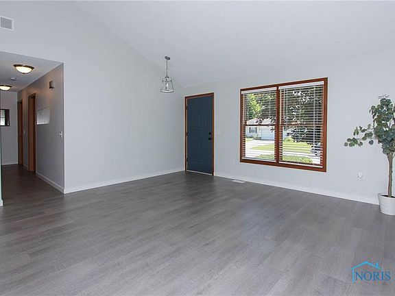 5th image of 1025 Bedford Woods Dr