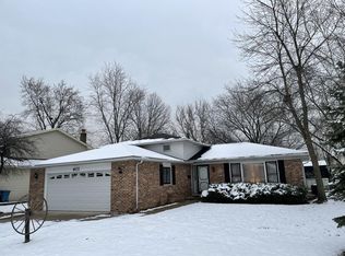 411 S Cedarcrest Dr, Schaumburg, IL 60193