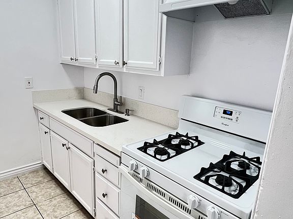 3rd image of 1414 N Hobart Blvd APT 5