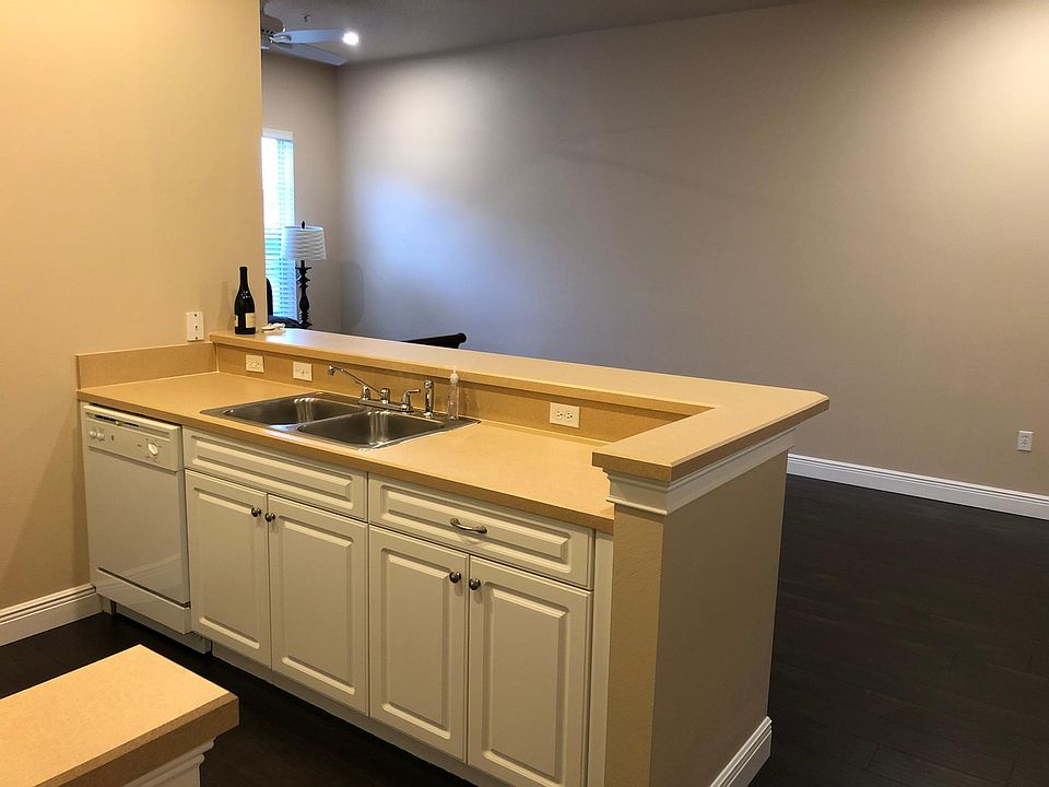 Nice full size kitchen, dishwasher and a bar overlooking the main area.