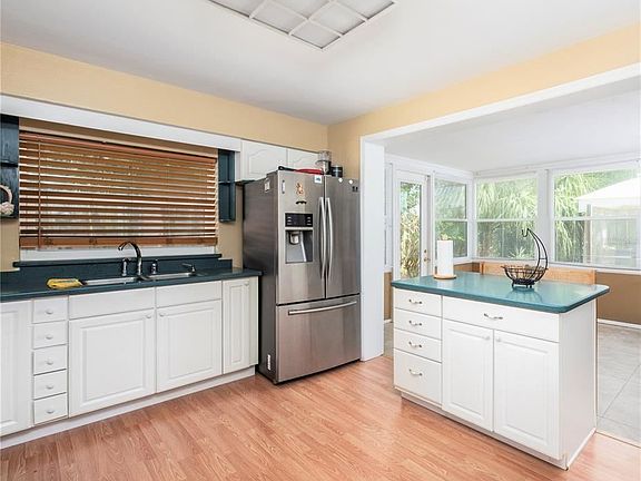 4th image of 2121R Greenbriar Blvd