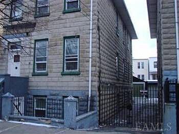 3rd image of 1132 Saint Lawrence Ave