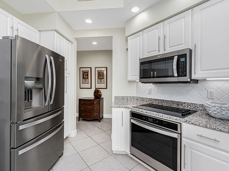 3313 Sunset Key Cir #701 — Photo 27