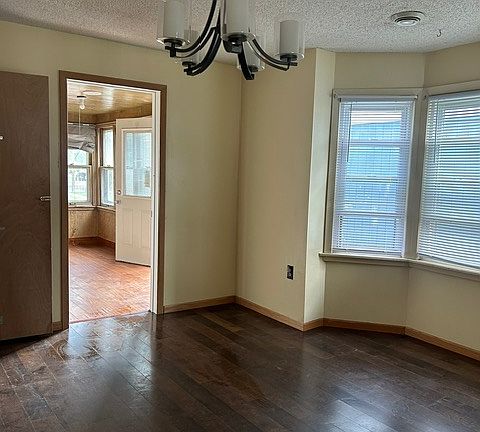 5th image of 705 Maryland Ave E
