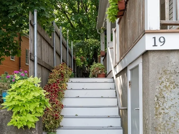 19 Gedney St #3, Salem, MA 01970