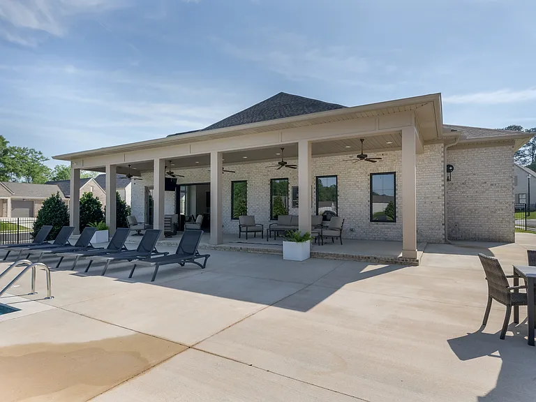 820 Stonebrook Ln — Photo 3