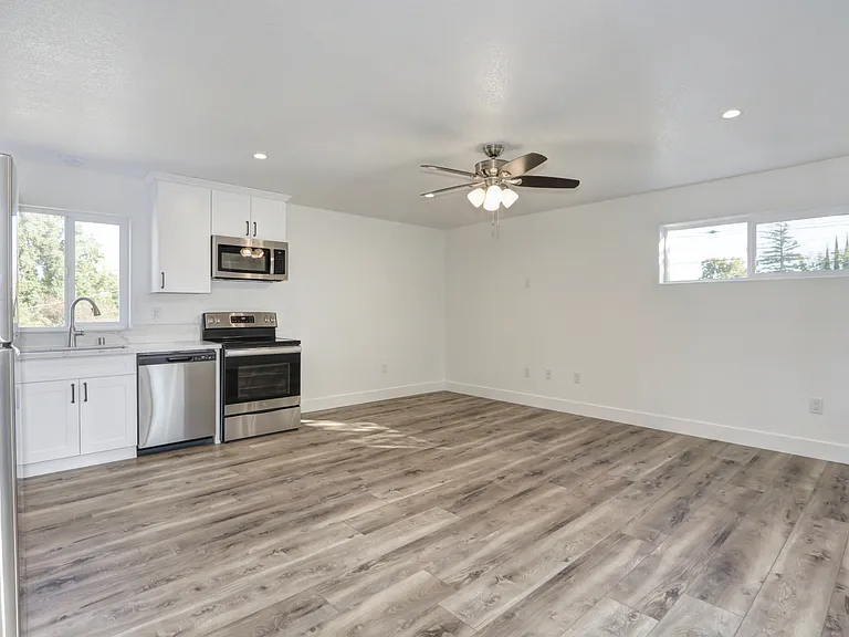 5204 Q St — Photo 8