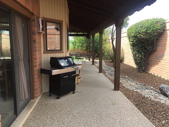 Deep eaves with lots of outdoor living space