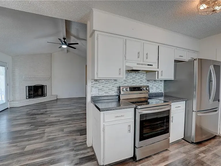 2310 Vialoux Dr — Photo 6