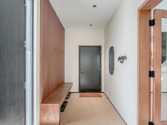 2nd image of 200 Harbourside Dr