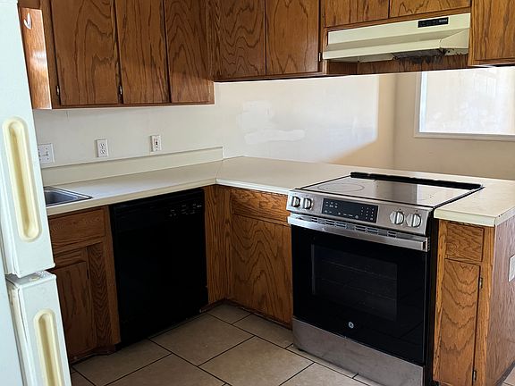 2nd image of 1406 Sustella Ave APT 4