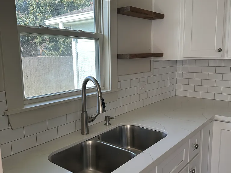 712 McCulla St — Photo 3