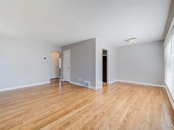 3rd image of 5213 Fairview Ave