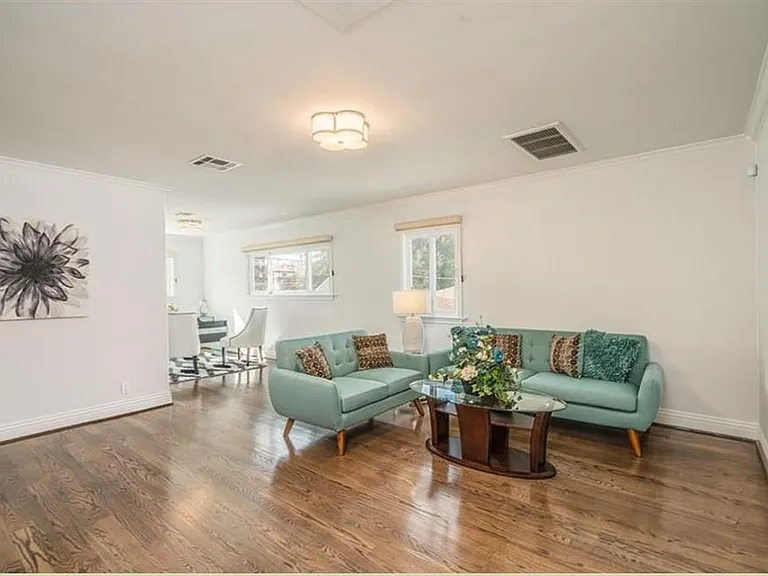 555 Sierra Madre Blvd — Photo 22